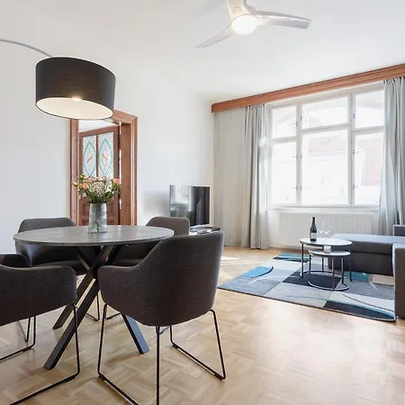 아파트 Bright And Spacious Attic
