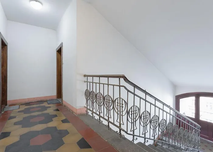 Bright And Spacious Attic *