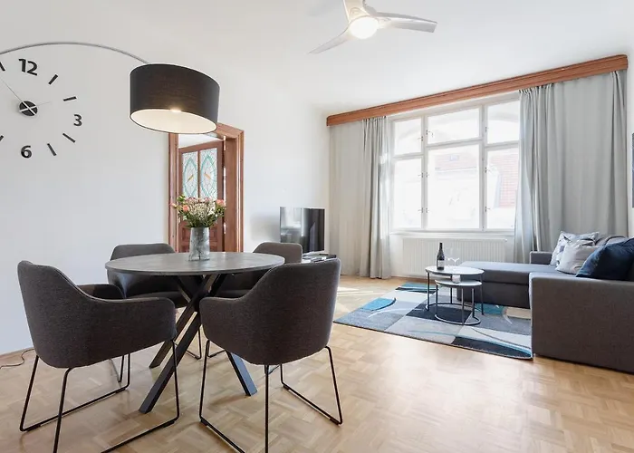 아파트 Bright And Spacious Attic