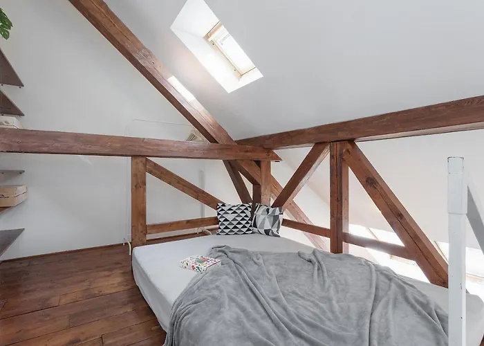 Bright And Spacious Attic 아파트 프라하